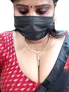 Snapshot of Queenflowerr chatting on 03/04/25, 03:26 Queenflowerr online show from 03/04/25, 03:26