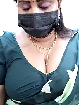 Snapshot of Queenflowerr chatting on 03/22/25, 03:53 Queenflowerr online show from 03/22/25, 03:53