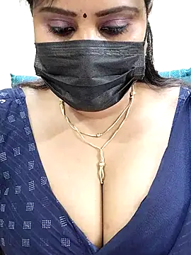 Snapshot of Queenflowerr chatting on 03/09/25, 03:16 Queenflowerr online show from 03/09/25, 03:16