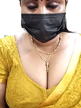 Snapshot of Queenflowerr chatting on 03/20/25, 08:08 Queenflowerr online show from 03/20/25, 08:08