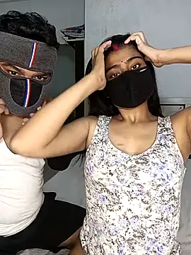 Snapshot of Love-N chatting on 10/11/25, 11:28 Love-N online show from 10/11/25, 11:28