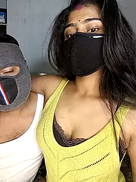 Snapshot of Love-N chatting on 11/04/25, 05:17 Love-N online show from 11/04/25, 05:17