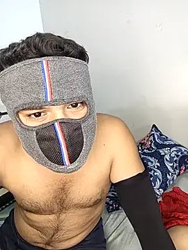 Snapshot of Love-N chatting on 09/27/25, 04:35 Love-N online show from 09/27/25, 04:35