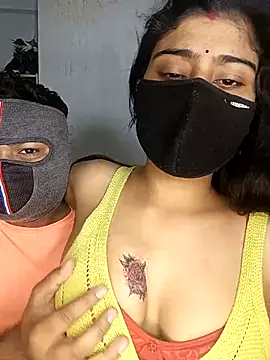 Snapshot of Love-N chatting on 11/22/25, 07:24 Love-N online show from 11/22/25, 07:24