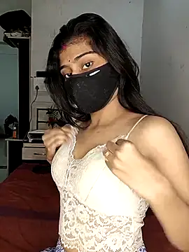 Snapshot of Love-N chatting on 11/16/25, 05:28 Love-N online show from 11/16/25, 05:28