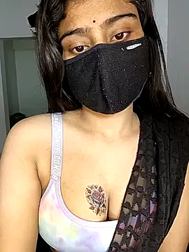 Snapshot of Love-N chatting on 11/29/25, 12:55 Love-N online show from 11/29/25, 12:55