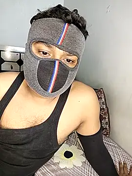 Snapshot of Love-N chatting on 11/21/25, 12:31 Love-N online show from 11/21/25, 12:31