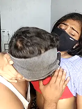 Snapshot of Love-N chatting on 01/18/26, 04:32 Love-N online show from 01/18/26, 04:32