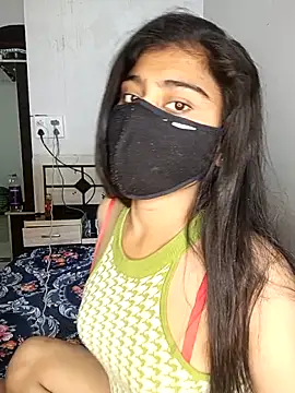 Snapshot of Love-N chatting on 12/18/25, 10:46 Love-N online show from 12/18/25, 10:46