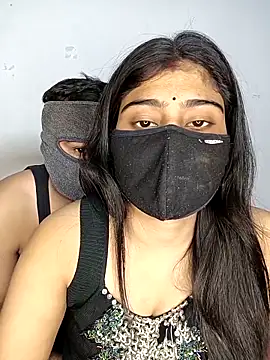 Snapshot of Love-N chatting on 11/17/25, 04:44 Love-N online show from 11/17/25, 04:44