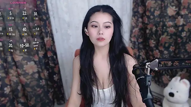 Snapshot of cat-lady-6688 chatting on 03/18/25, 10:28 cat-lady-6688 online show from 03/18/25, 10:28