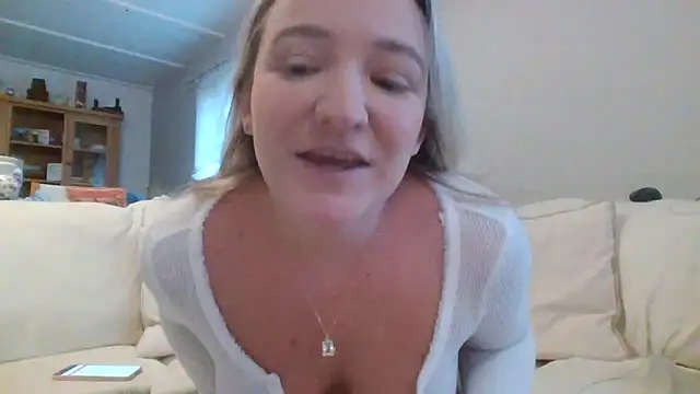 Snapshot of Delilahs_Playtime chatting on 10/23/25, 04:05 Delilahs Playtime online show from 10/23/25, 04:05
