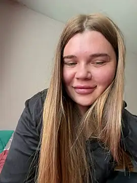 Snapshot of ella_zzz chatting on 07/18/26, 10:02 ella zzz online show from 07/18/26, 10:02