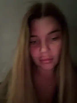Snapshot of ella_zzz chatting on 06/03/26, 03:06 ella zzz online show from 06/03/26, 03:06