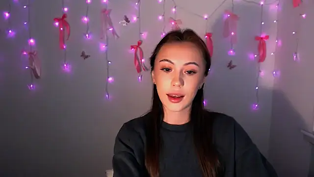 Snapshot of Nikonara_Love chatting on 12/20/25, 01:36 Nikonara Love online show from 12/20/25, 01:36