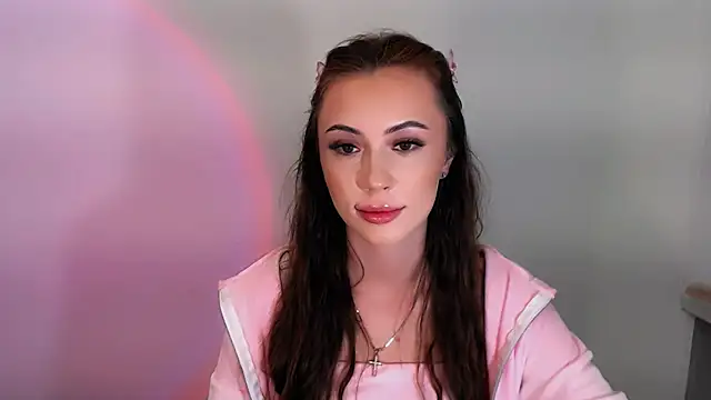 Snapshot of Nikonara_Love chatting on 11/16/25, 01:16 Nikonara Love online show from 11/16/25, 01:16