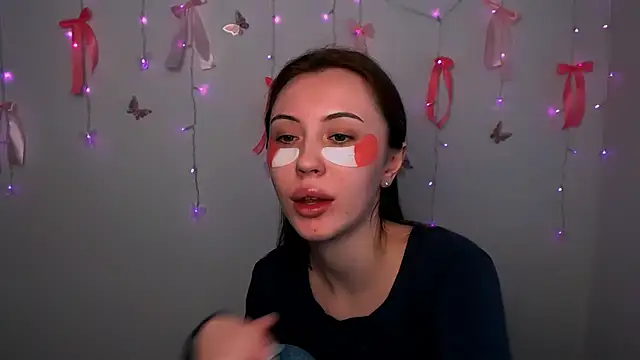 Snapshot of Nikonara_Love chatting on 02/23/26, 01:23 Nikonara Love online show from 02/23/26, 01:23