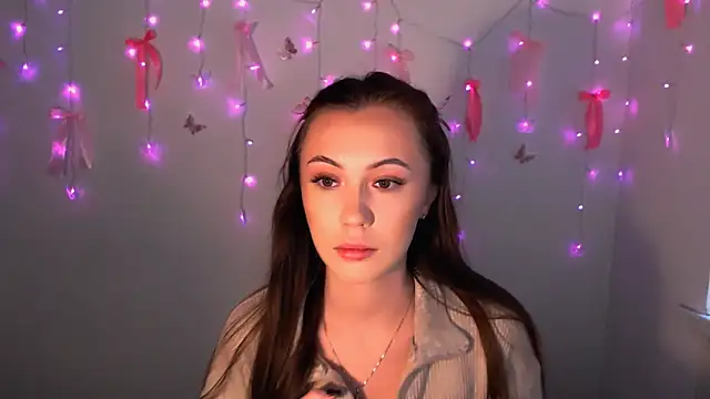 Snapshot of Nikonara_Love chatting on 12/16/25, 01:15 Nikonara Love online show from 12/16/25, 01:15