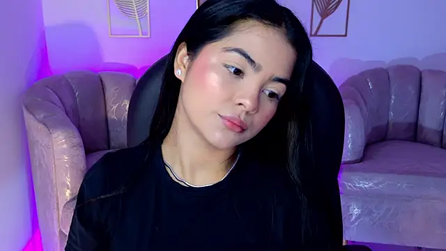 Snapshot of Layla_Breezee chatting on 04/29/26, 11:47 Layla Breezee online show from 04/29/26, 11:47