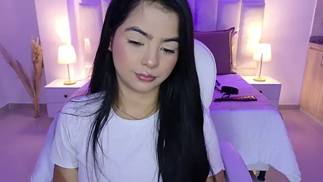 Layla Breezee online show from 04/15/26, 11:59