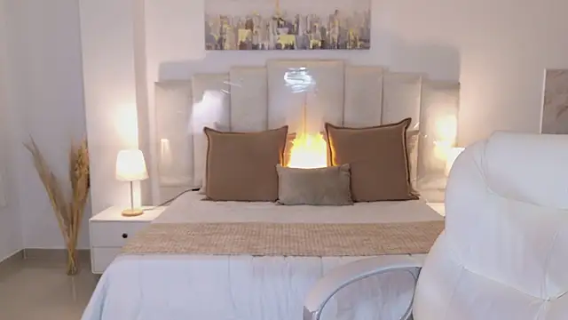 Layla Breezee online show from 04/16/26, 11:33