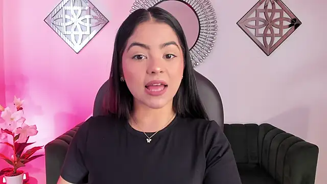 Layla Breezee online show from 02/04/26, 12:44