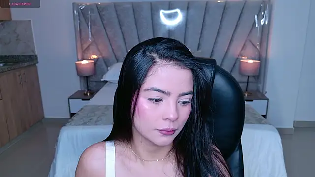 Snapshot of Layla_Breezee chatting on 06/16/26, 11:54 Layla Breezee online show from 06/16/26, 11:54