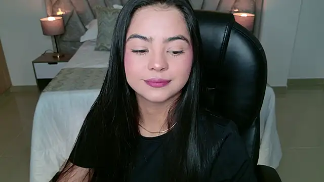 Snapshot of Layla_Breezee chatting on 06/20/26, 11:15 Layla Breezee online show from 06/20/26, 11:15