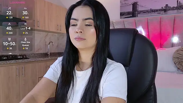 Layla Breezee online show from 04/06/26, 11:11