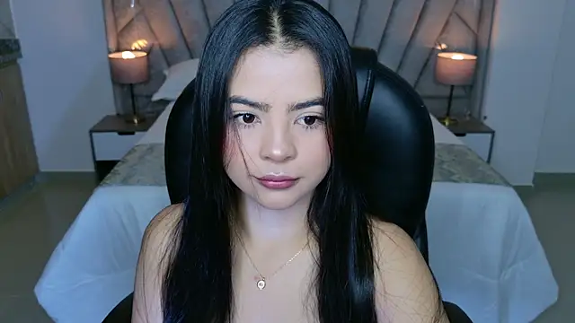 Snapshot of Layla_Breezee chatting on 06/30/26, 11:43 Layla Breezee online show from 06/30/26, 11:43