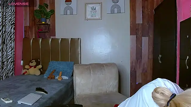 Snapshot of electrabrowns chatting on 02/04/26, 11:33 electrabrowns online show from 02/04/26, 11:33