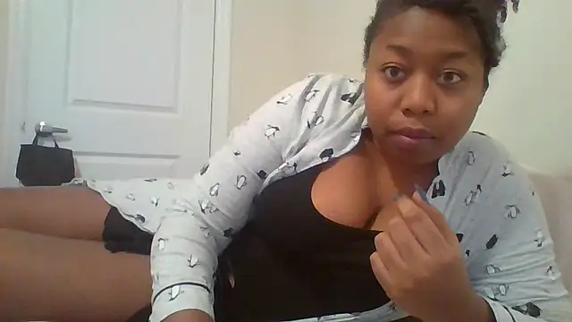 Snapshot of angeliquebelcali chatting on 03/15/25, 10:55 angeliquebelcali online show from 03/15/25, 10:55