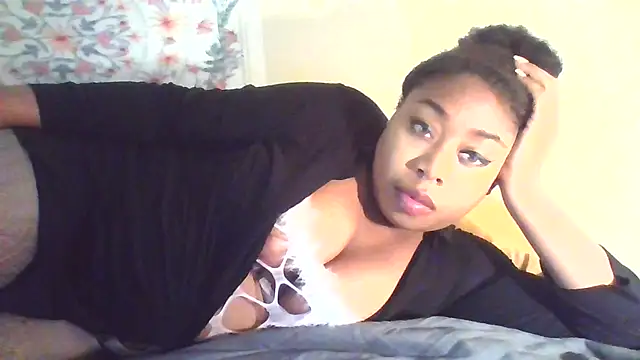 Snapshot of angeliquebelcali chatting on 10/15/25, 06:27 angeliquebelcali online show from 10/15/25, 06:27