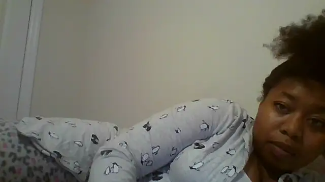 Snapshot of angeliquebelcali chatting on 02/24/25, 12:20 angeliquebelcali online show from 02/24/25, 12:20