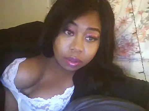 Snapshot of angeliquebelcali chatting on 09/13/25, 06:35 angeliquebelcali online show from 09/13/25, 06:35