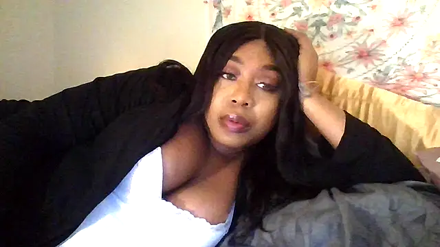 Snapshot of angeliquebelcali chatting on 09/21/25, 02:06 angeliquebelcali online show from 09/21/25, 02:06