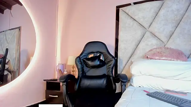 Mara Torres1 online show from 12/18/25, 12:09