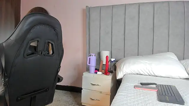 Mara Torres1 online show from 10/22/25, 02:16