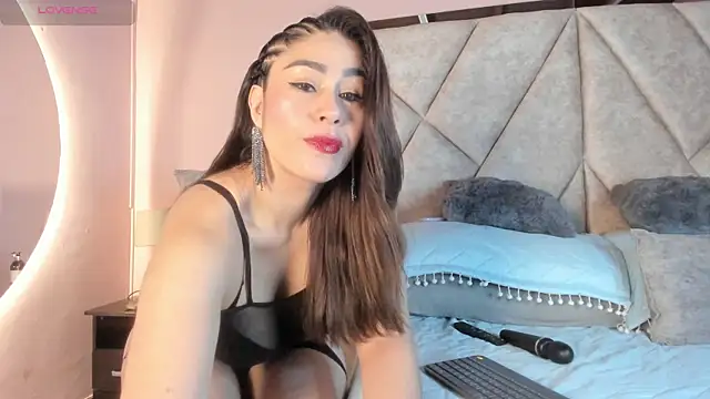 Snapshot of Mara_Torres1 chatting on 04/23/26, 12:40 Mara Torres1 online show from 04/23/26, 12:40