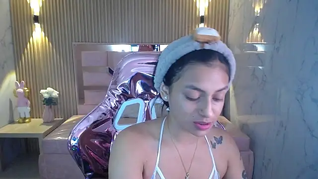 Snapshot of lilith_petit_sub chatting on 02/15/25, 01:05 lilith petit sub online show from 02/15/25, 01:05