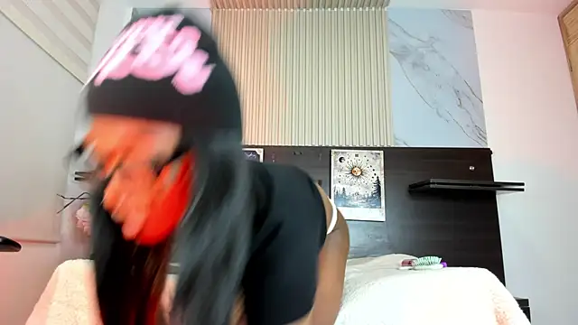 nahomy james25 online show from 03/11/26, 10:59