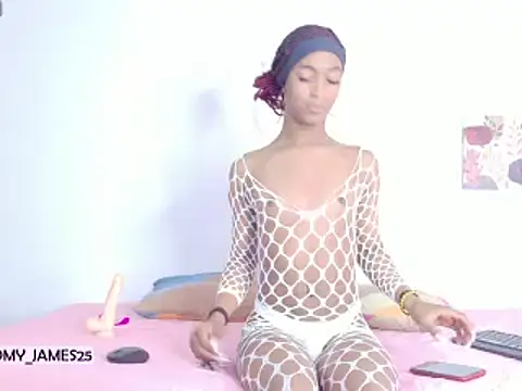 nahomy james25 online show from 02/11/25, 12:47