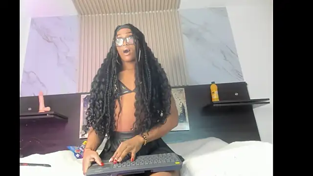 nahomy james25 online show from 09/26/25, 12:17