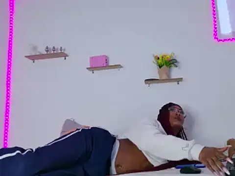 nahomy james25 online show from 02/01/25, 02:56