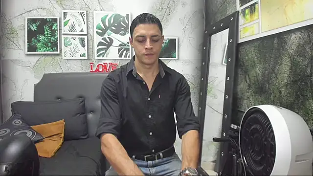 Snapshot of Frank_Millers chatting on 09/16/25, 04:41 Frank Millers online show from 09/16/25, 04:41