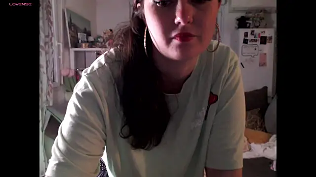 AdorahB3ll3 online show from 03/15/26, 08:05