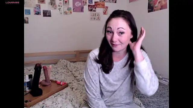 Snapshot of AdorahB3ll3 chatting on 11/11/25, 08:14 AdorahB3ll3 online show from 11/11/25, 08:14