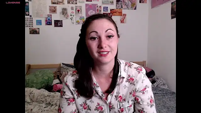 Snapshot of AdorahB3ll3 chatting on 12/16/25, 08:13 AdorahB3ll3 online show from 12/16/25, 08:13