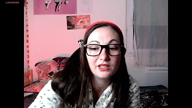 AdorahB3ll3 online show from 04/07/26, 07:04