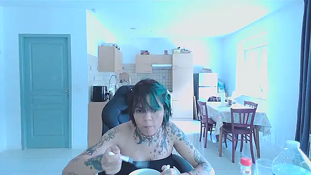 Snapshot of serena__vedette chatting on 01/27/25, 12:05 serena vedette online show from 01/27/25, 12:05